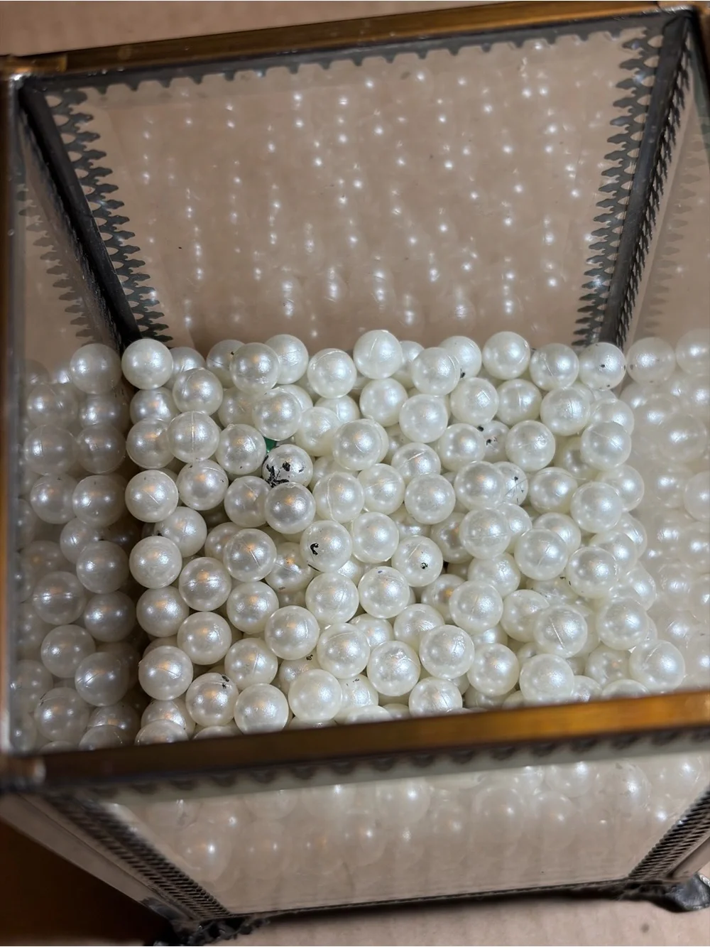 Elegant pen and pencil holder with pearls and stunning metawork